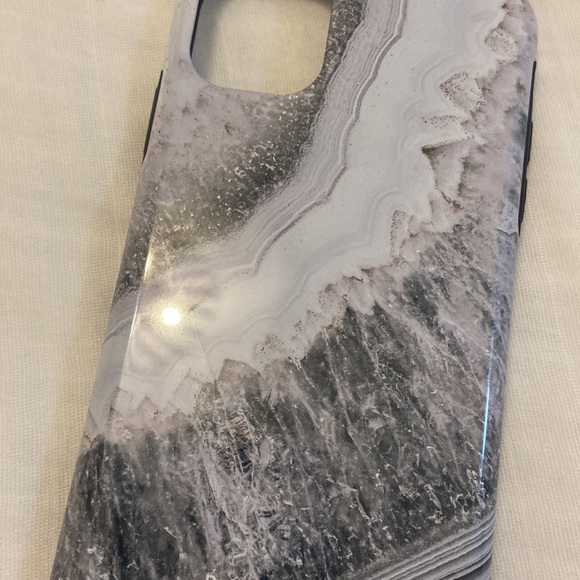 iPhone 11 case - Picture 3 of 3